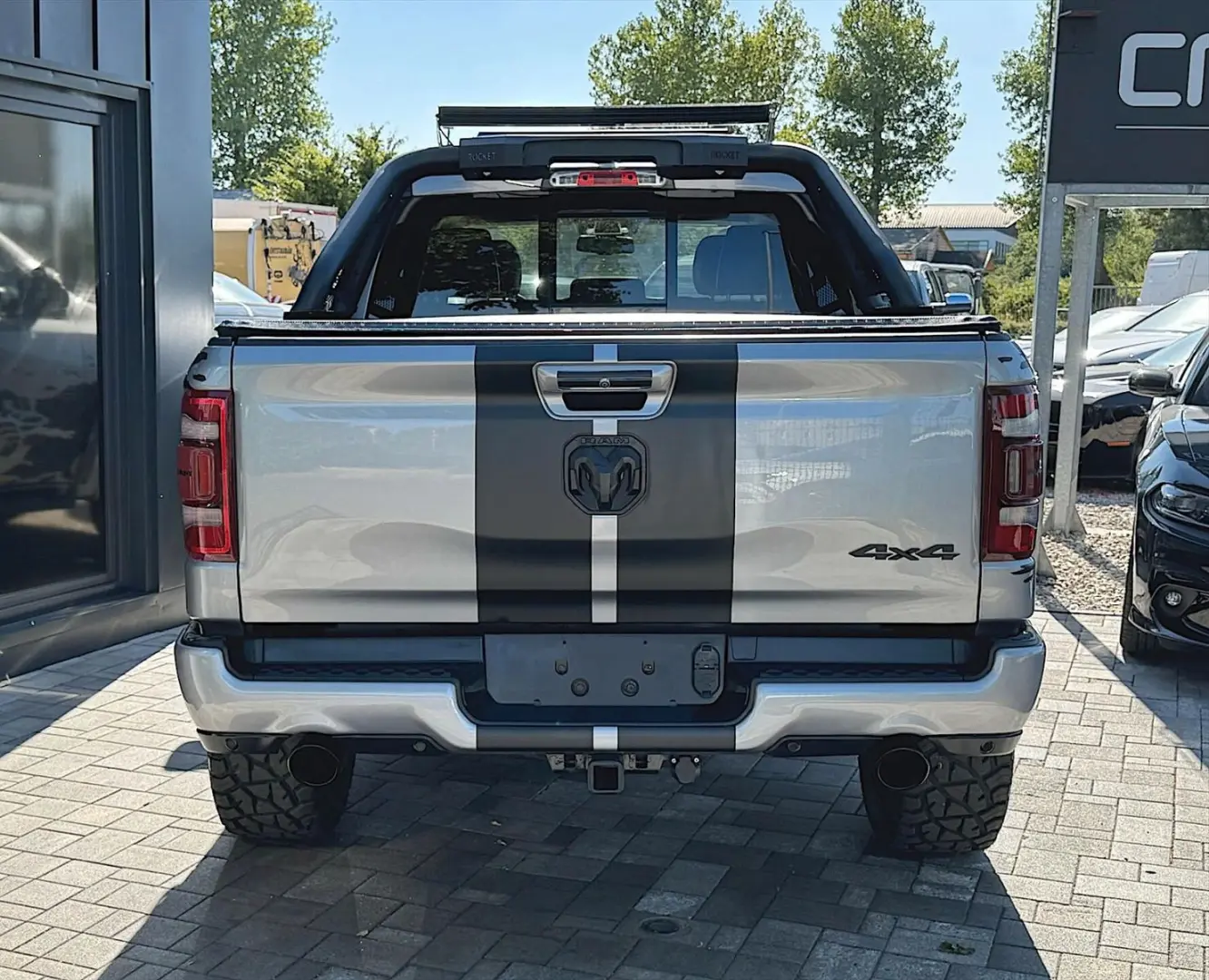 RAM 5.7 V8 HEMI LARAMIE NIGHT Offroad 4x4 LED