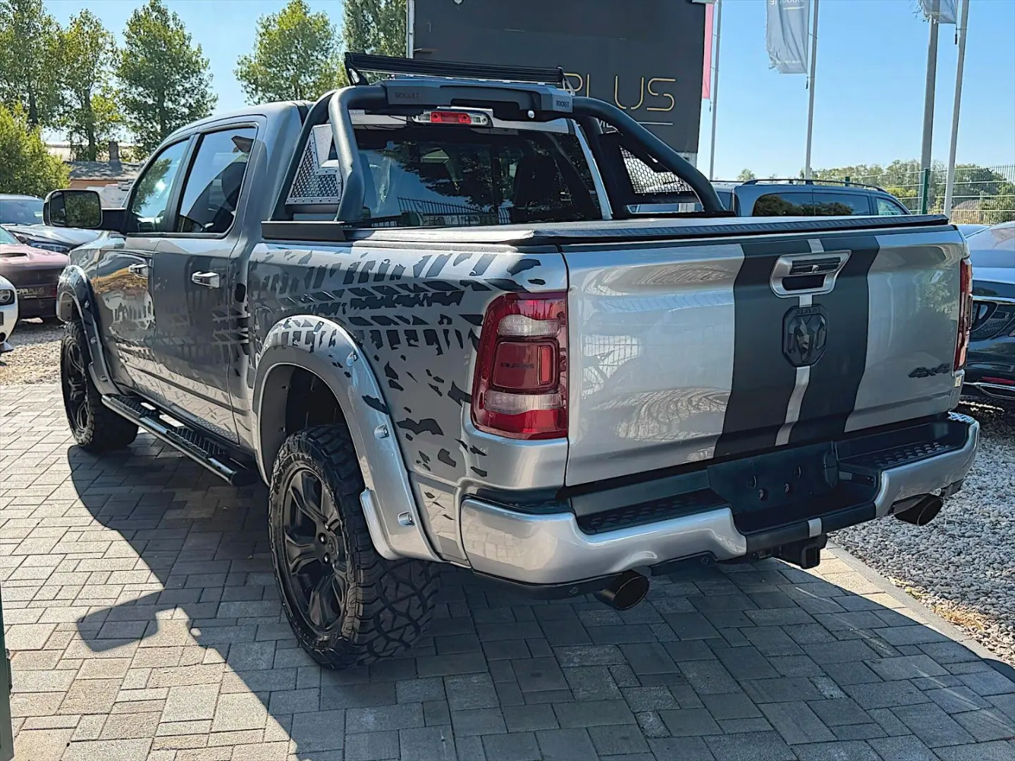 RAM 5.7 V8 HEMI LARAMIE NIGHT Offroad 4x4 LED