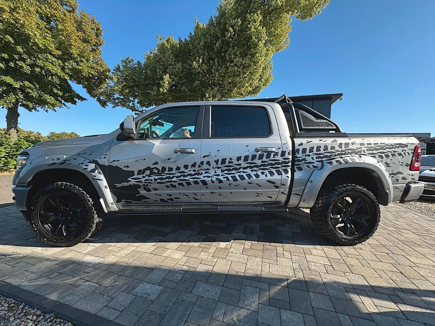 RAM 5.7 V8 HEMI LARAMIE NIGHT Offroad 4x4 LED