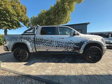 RAM 5.7 V8 HEMI LARAMIE NIGHT Offroad 4x4 LED
