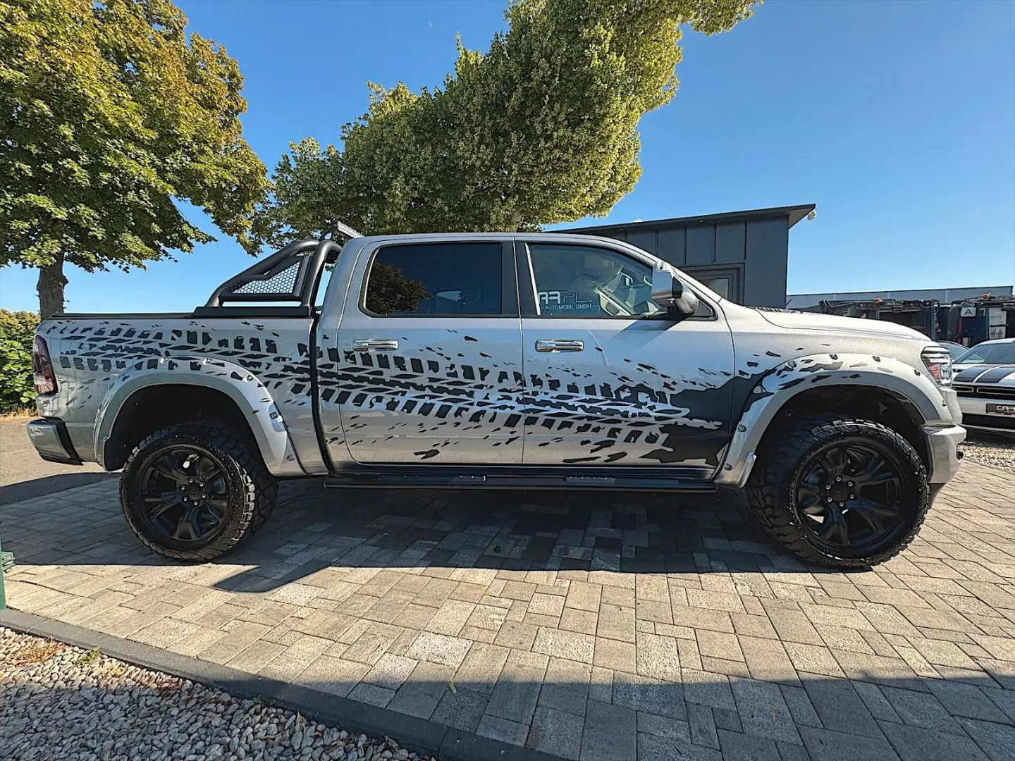 RAM 5.7 V8 HEMI LARAMIE NIGHT Offroad 4x4 LED