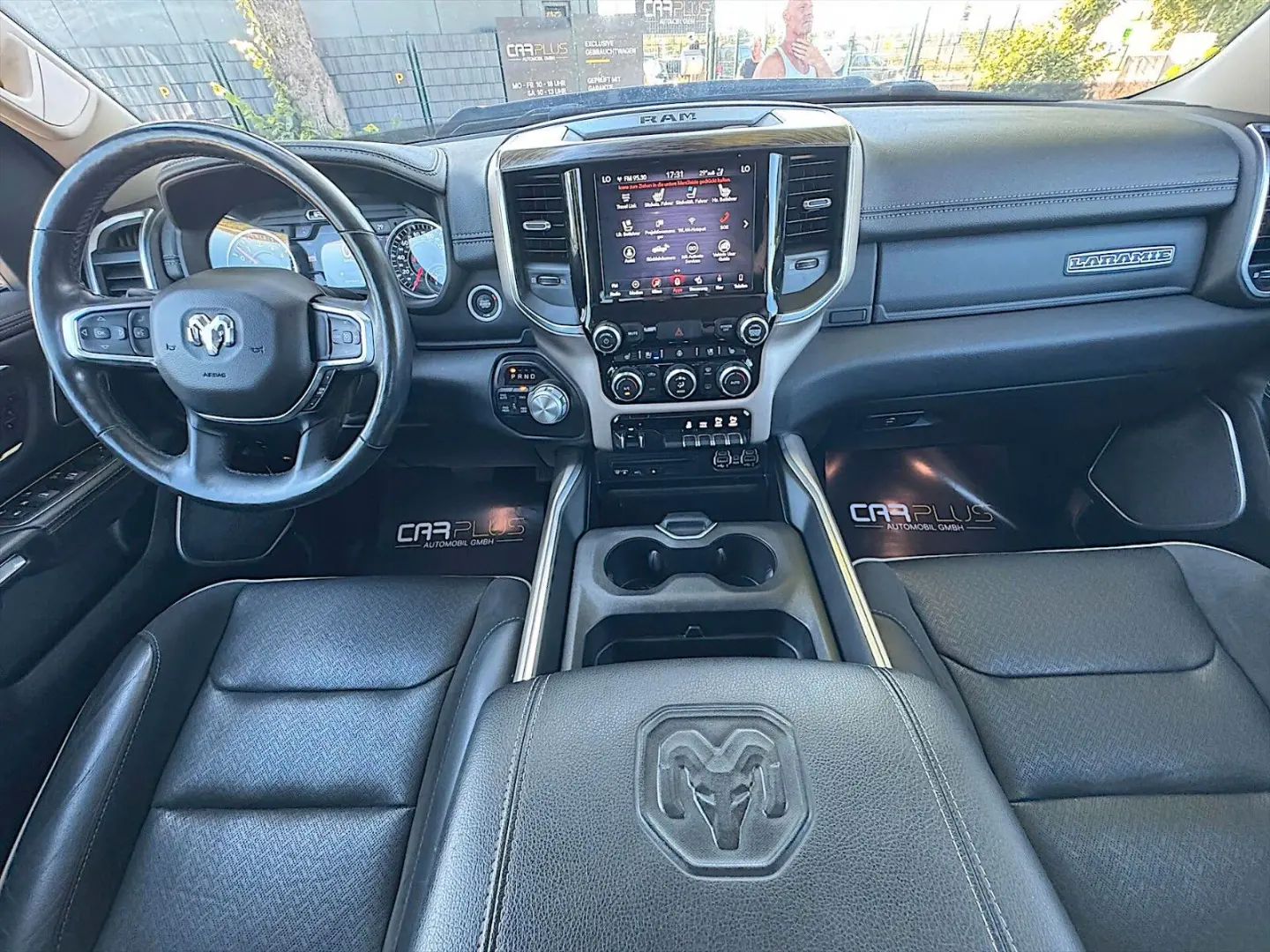 RAM 5.7 V8 HEMI LARAMIE NIGHT Offroad 4x4 LED
