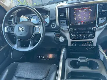 RAM 5.7 V8 HEMI LARAMIE NIGHT Offroad 4x4 LED