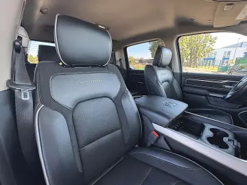 RAM 5.7 V8 HEMI LARAMIE NIGHT Offroad 4x4 LED