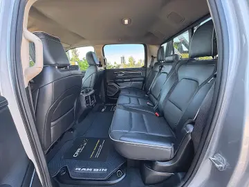 RAM 5.7 V8 HEMI LARAMIE NIGHT Offroad 4x4 LED
