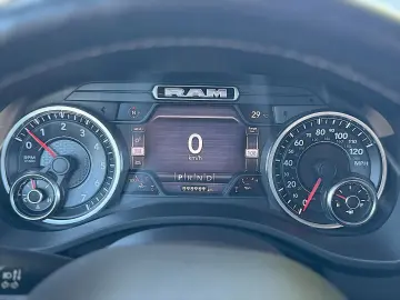 RAM 5.7 V8 HEMI LARAMIE NIGHT Offroad 4x4 LED
