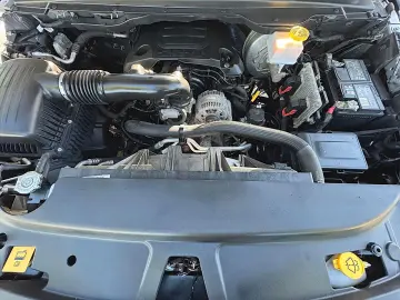 RAM 5.7 V8 HEMI LARAMIE NIGHT Offroad 4x4 LED