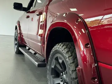 RAM 5,7l V8 *BIGHORN / LEDER / SZH*