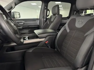 RAM 5,7l V8 *BIGHORN / LEDER / SZH*
