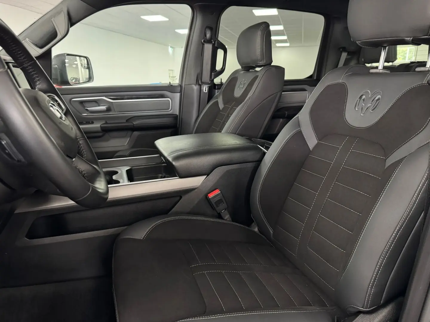 RAM 5,7l V8 *BIGHORN / LEDER / SZH*