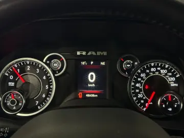 RAM 5,7l V8 *BIGHORN / LEDER / SZH*