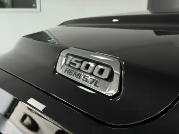 RAM 5,7l V8 *BIGHORN / LEDER / SZH*