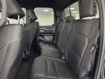 RAM 5,7l V8 *BIGHORN / LEDER / SZH*