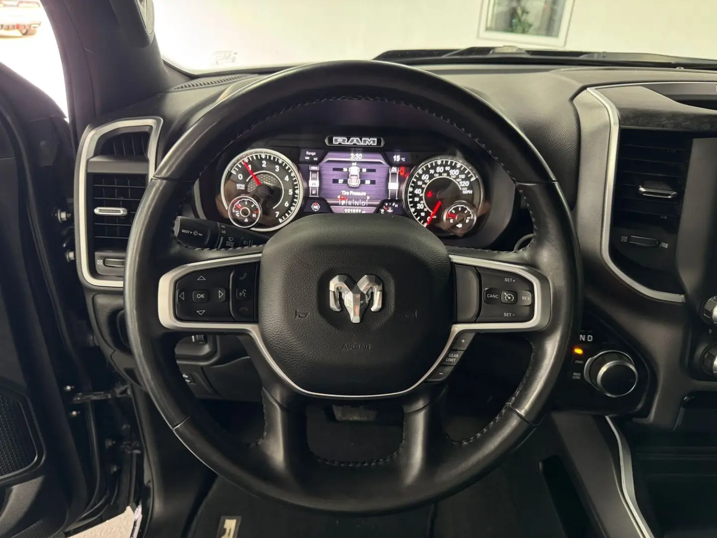RAM 5,7l V8 *BIGHORN / LEDER / SZH*