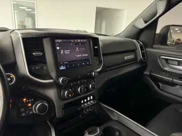 RAM 5,7l V8 *BIGHORN / LEDER / SZH*