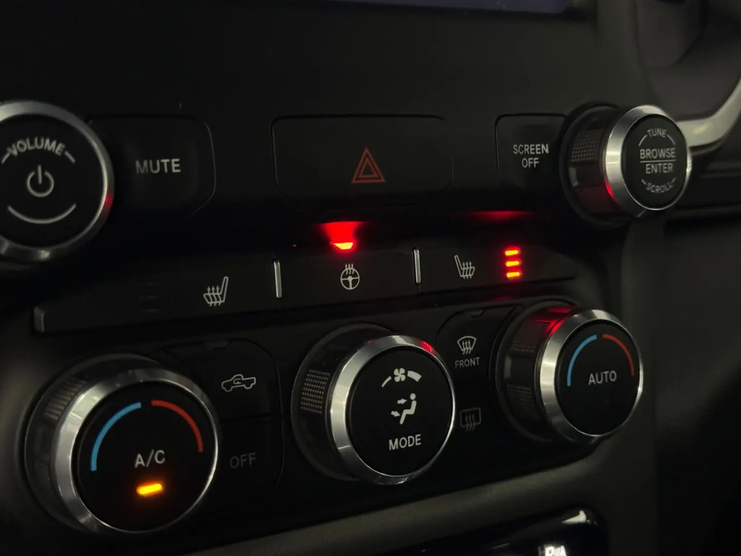 RAM 5,7l V8 *BIGHORN / LEDER / SZH*