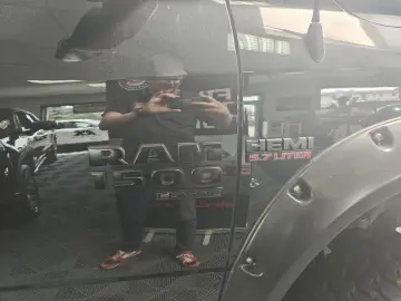 Ram 1500 5.7 V8 6