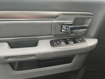 Ram 1500 5.7 V8 6