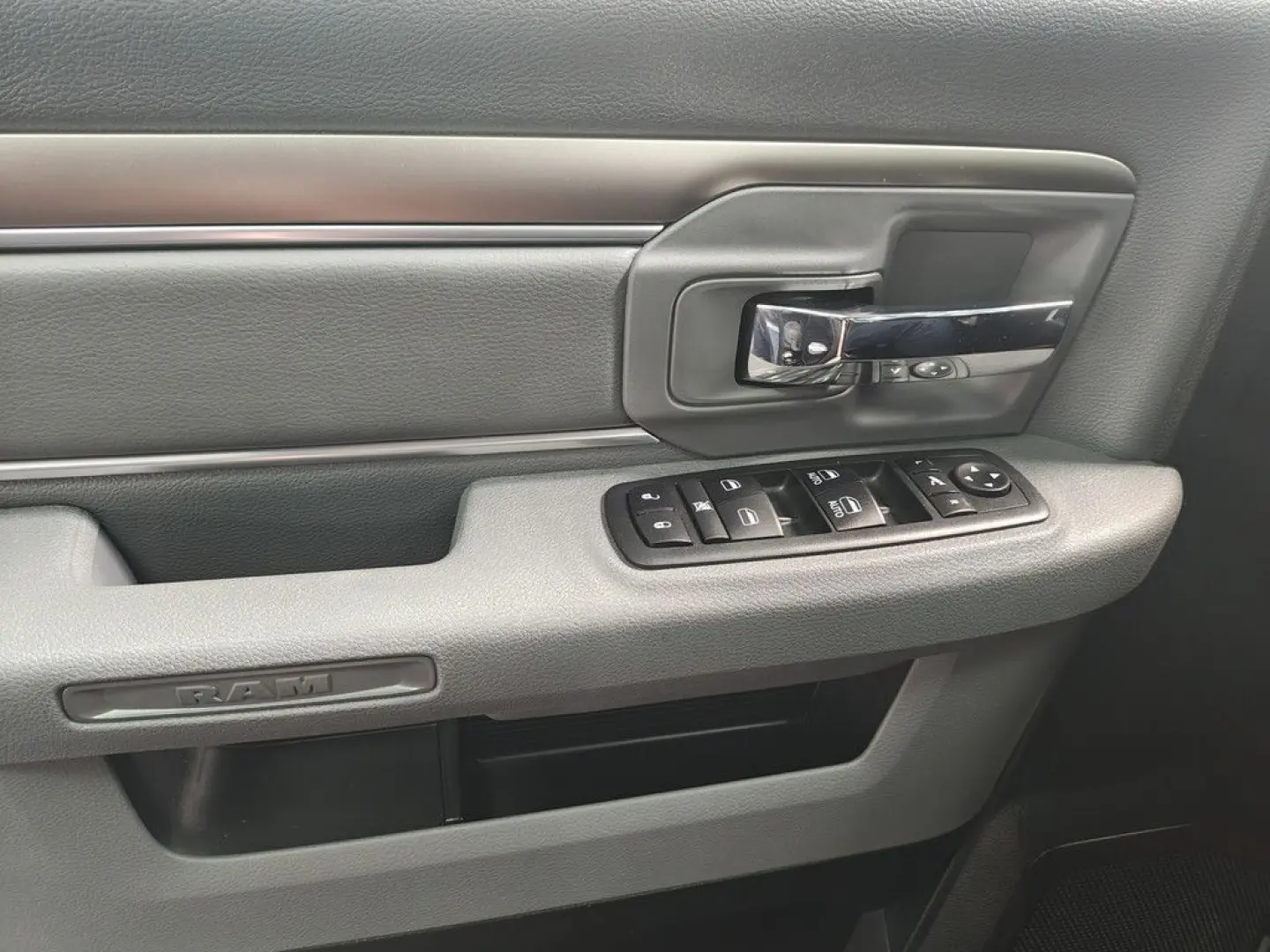 Ram 1500 5.7 V8 6