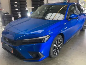 Civic 2.0 Hybrid Elegance