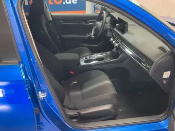 Civic 2.0 Hybrid Elegance