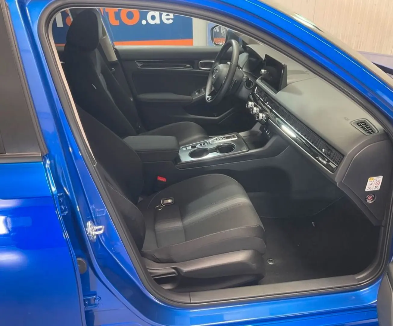 Civic 2.0 Hybrid Elegance