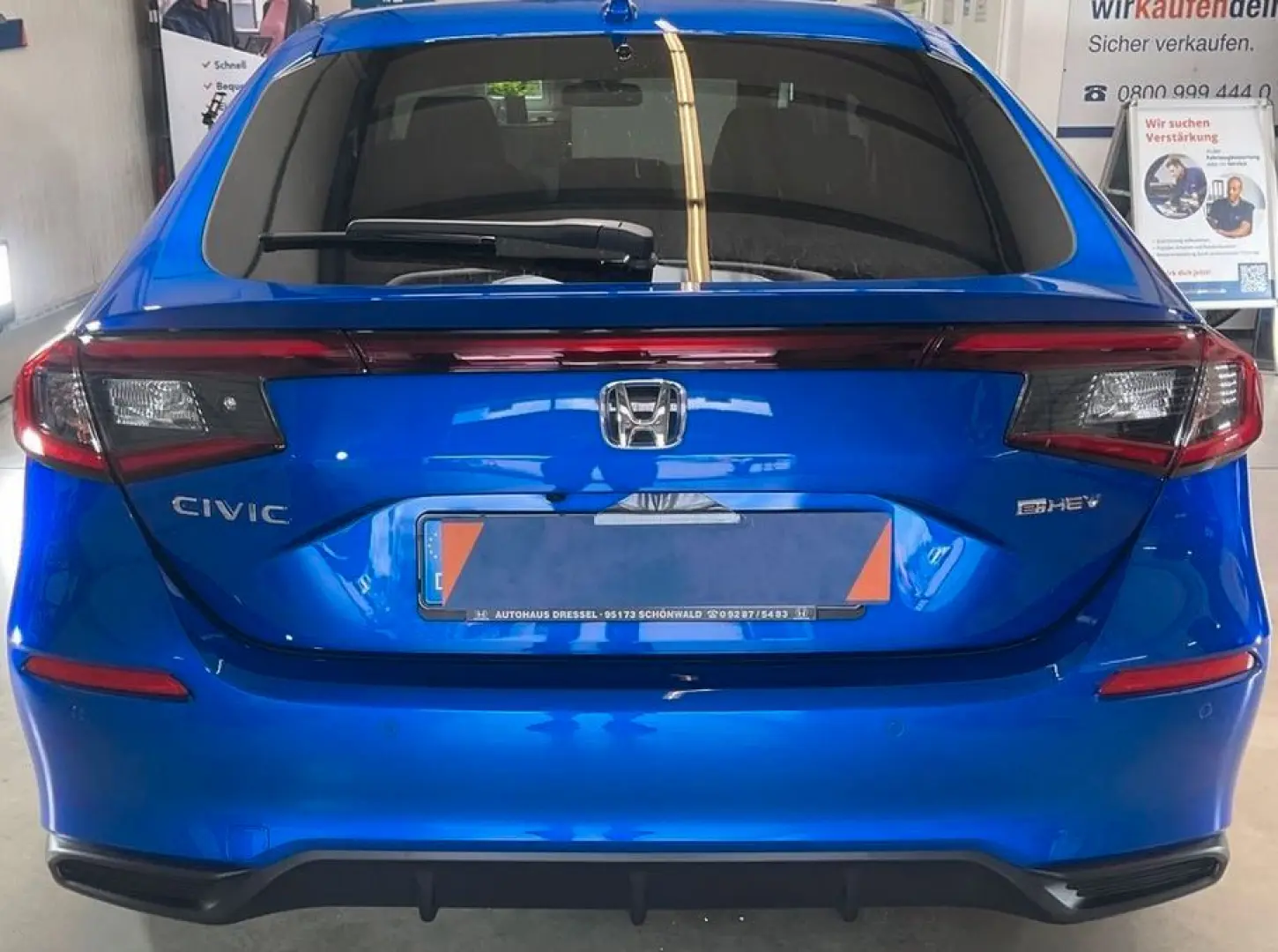 Civic 2.0 Hybrid Elegance