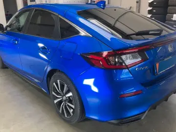 Civic 2.0 Hybrid Elegance