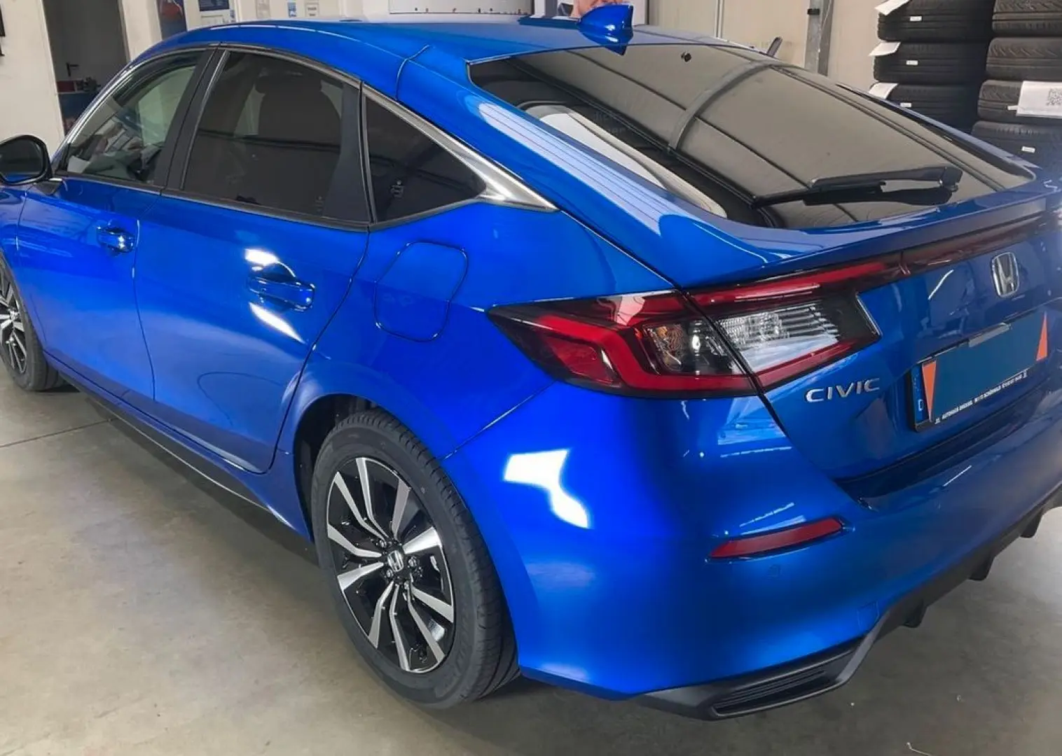 Civic 2.0 Hybrid Elegance