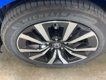 Civic 2.0 Hybrid Elegance