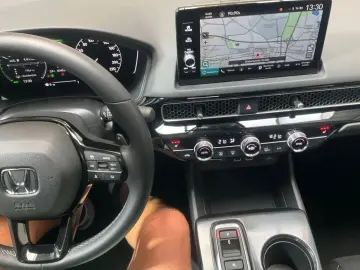 Civic 2.0 Hybrid Elegance