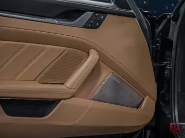 911 Turbo S PCCB Manufaktur PDCC Lift Burmester
