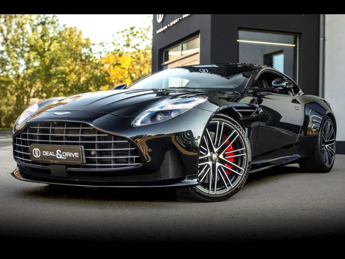 DB12 V8 COUPE Q SPECIAL°OBERON BLACK°360°KERAMIK
