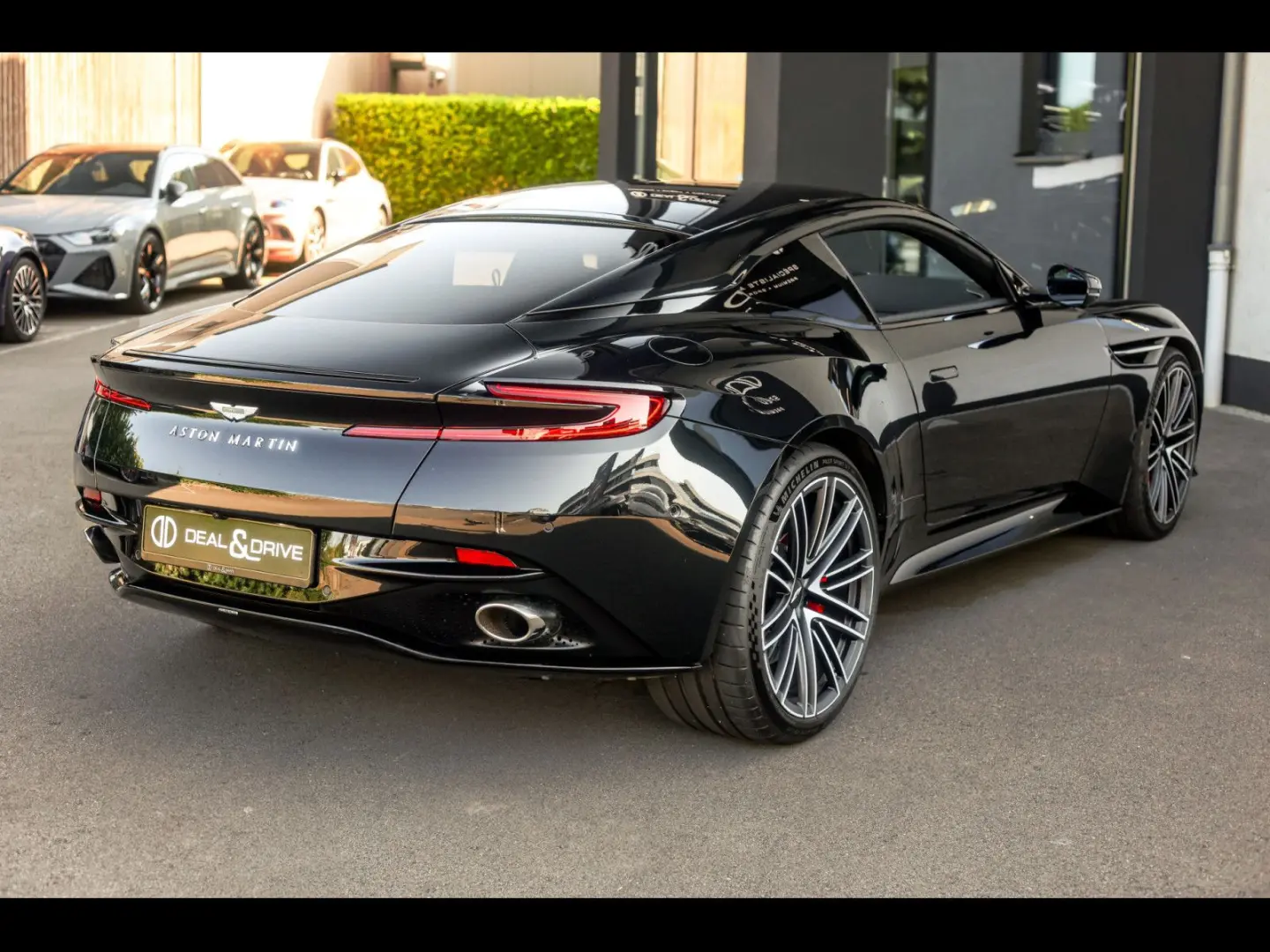 DB12 V8 COUPE Q SPECIAL°OBERON BLACK°360°KERAMIK