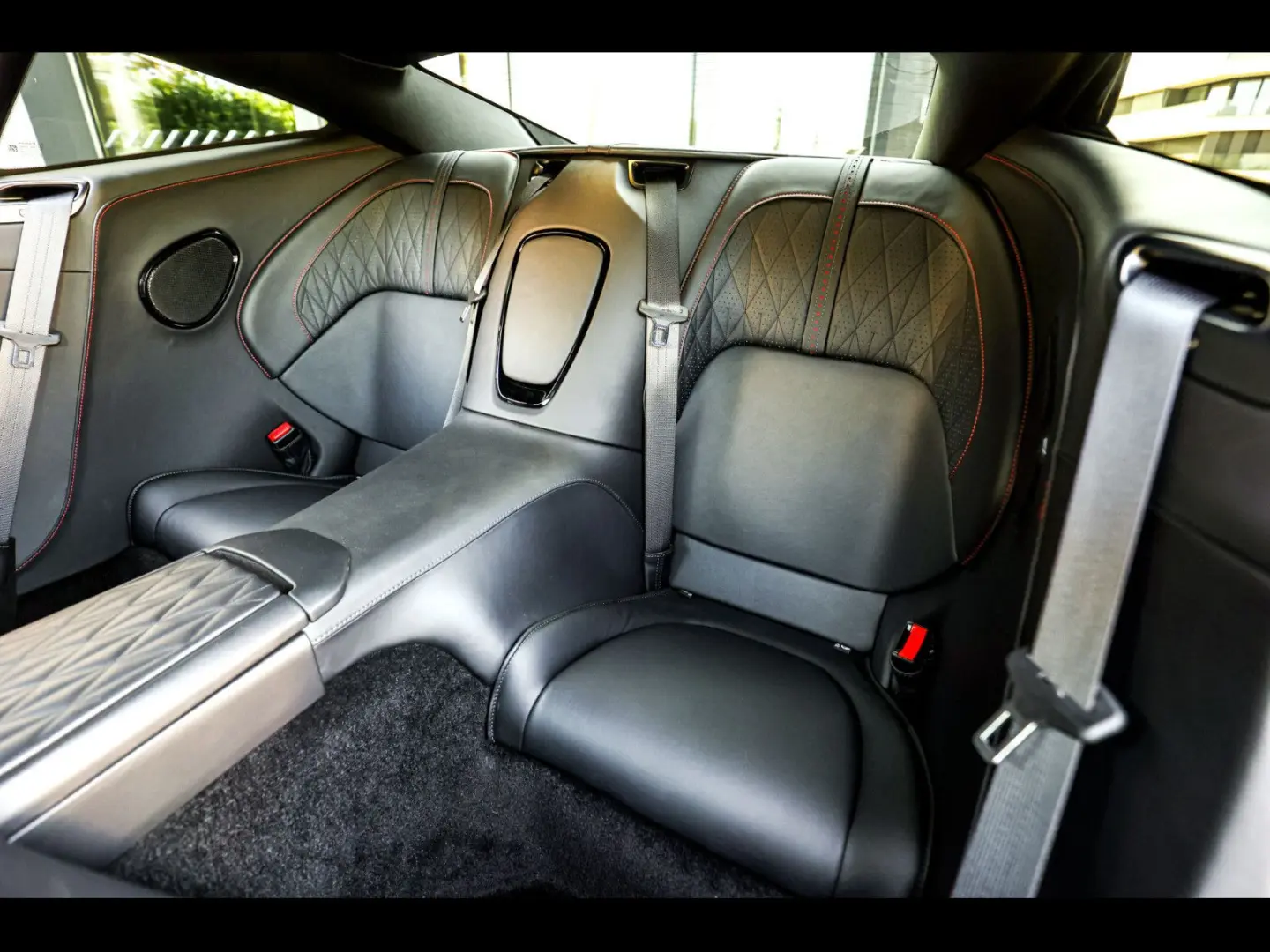 DB12 V8 COUPE Q SPECIAL°OBERON BLACK°360°KERAMIK
