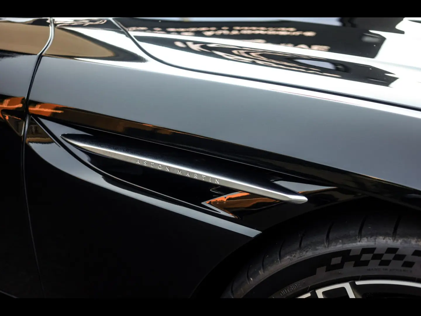 DB12 V8 COUPE Q SPECIAL°OBERON BLACK°360°KERAMIK