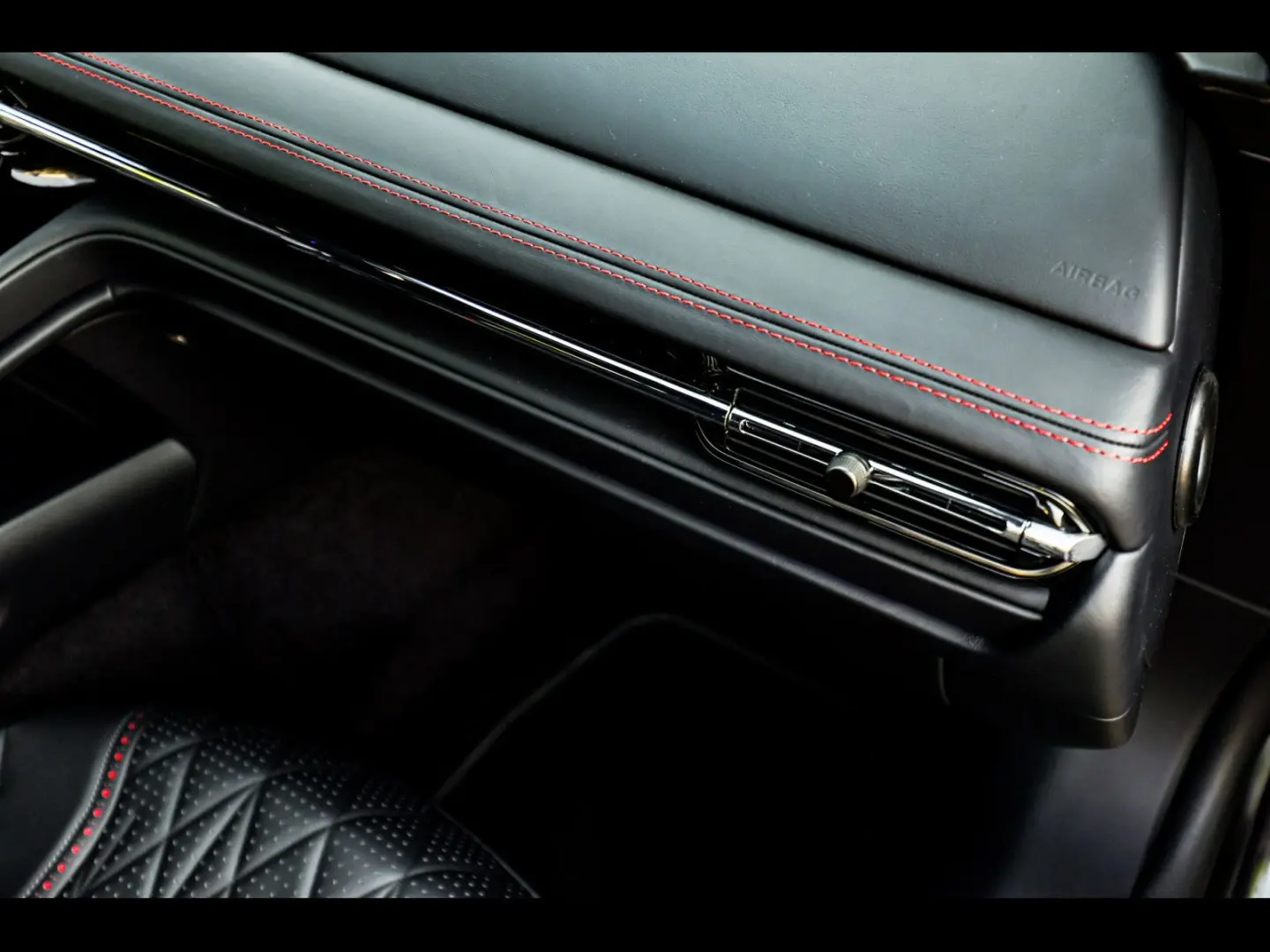 DB12 V8 COUPE Q SPECIAL°OBERON BLACK°360°KERAMIK