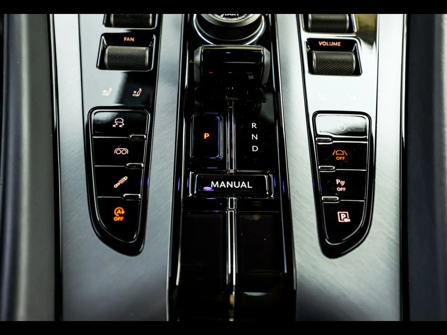 DB12 V8 COUPE Q SPECIAL°OBERON BLACK°360°KERAMIK