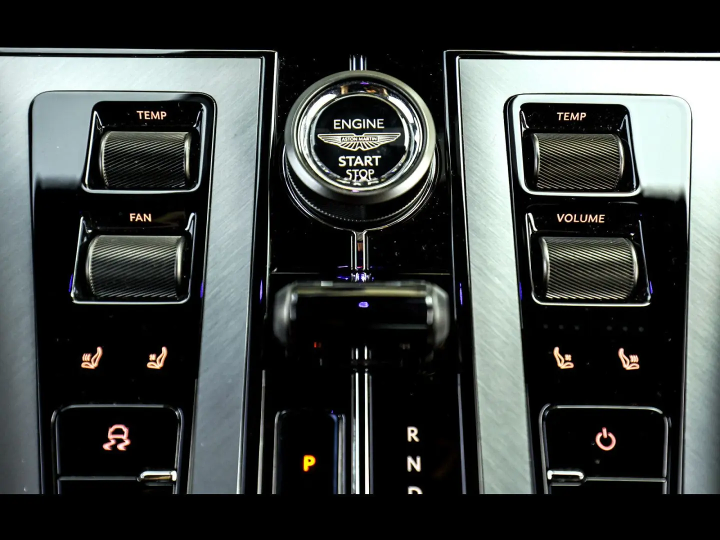 DB12 V8 COUPE Q SPECIAL°OBERON BLACK°360°KERAMIK