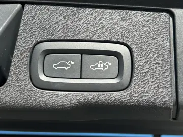 XC60 T8 Plus Dark Plug-In Hybrid AWD/20-Z/360-K