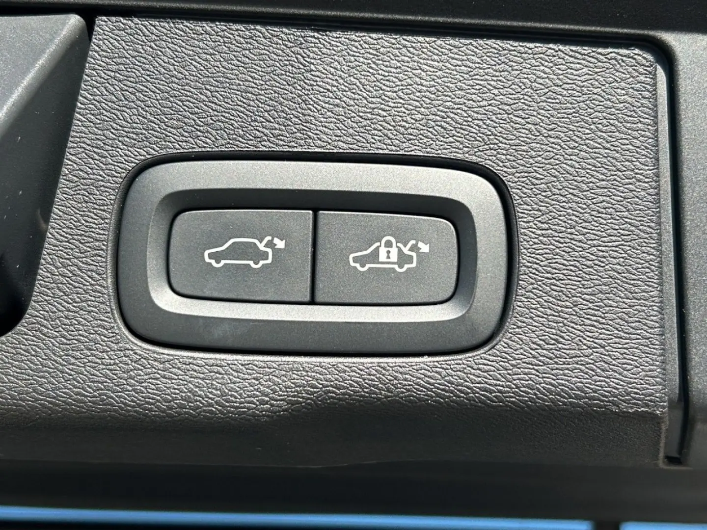 XC60 T8 Plus Dark Plug-In Hybrid AWD/20-Z/360-K