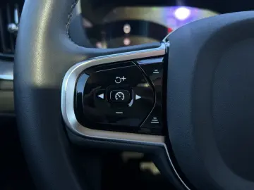 XC60 T8 Plus Dark Plug-In Hybrid AWD/20-Z/360-K