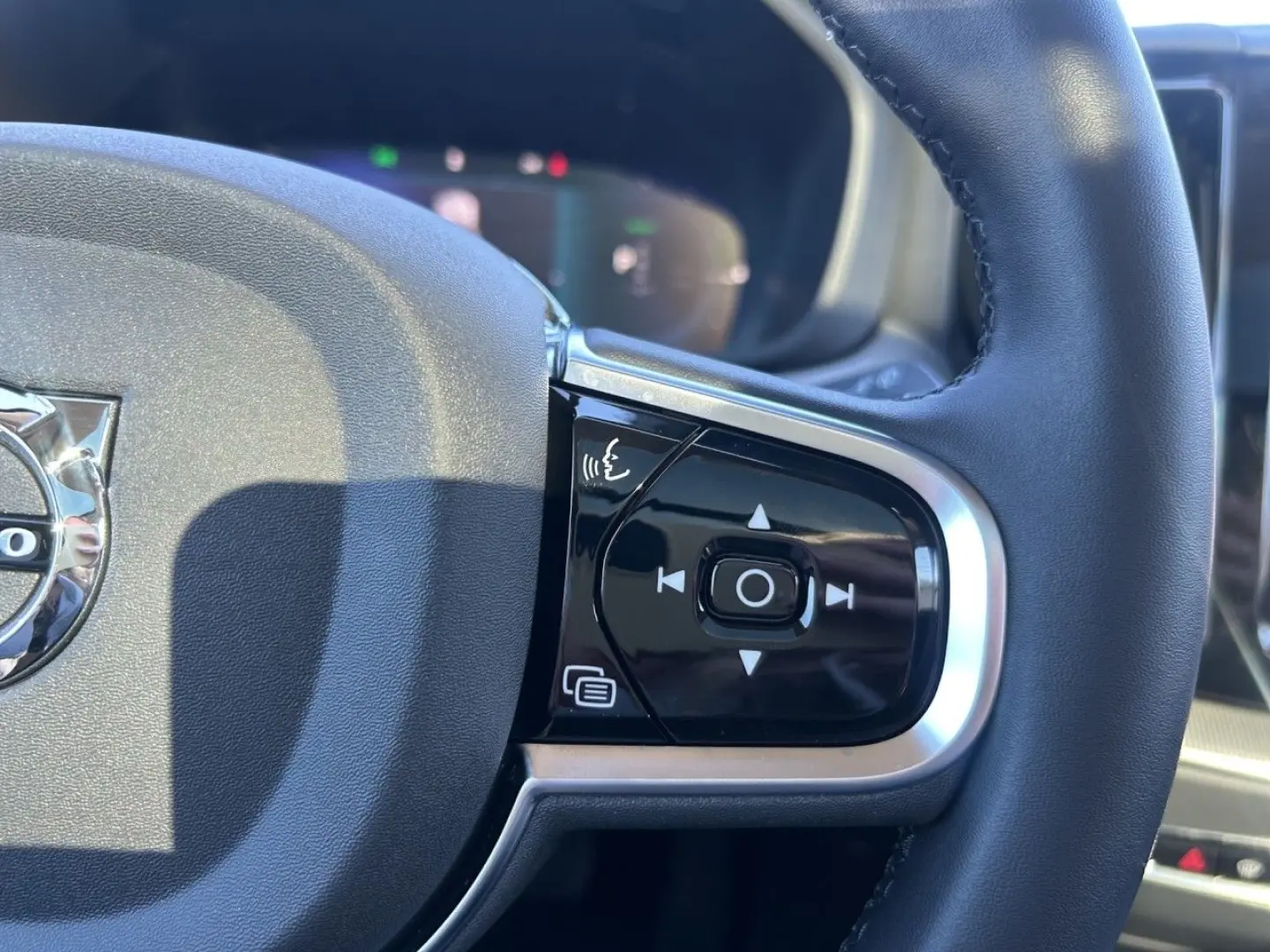 XC60 T8 Plus Dark Plug-In Hybrid AWD/20-Z/360-K