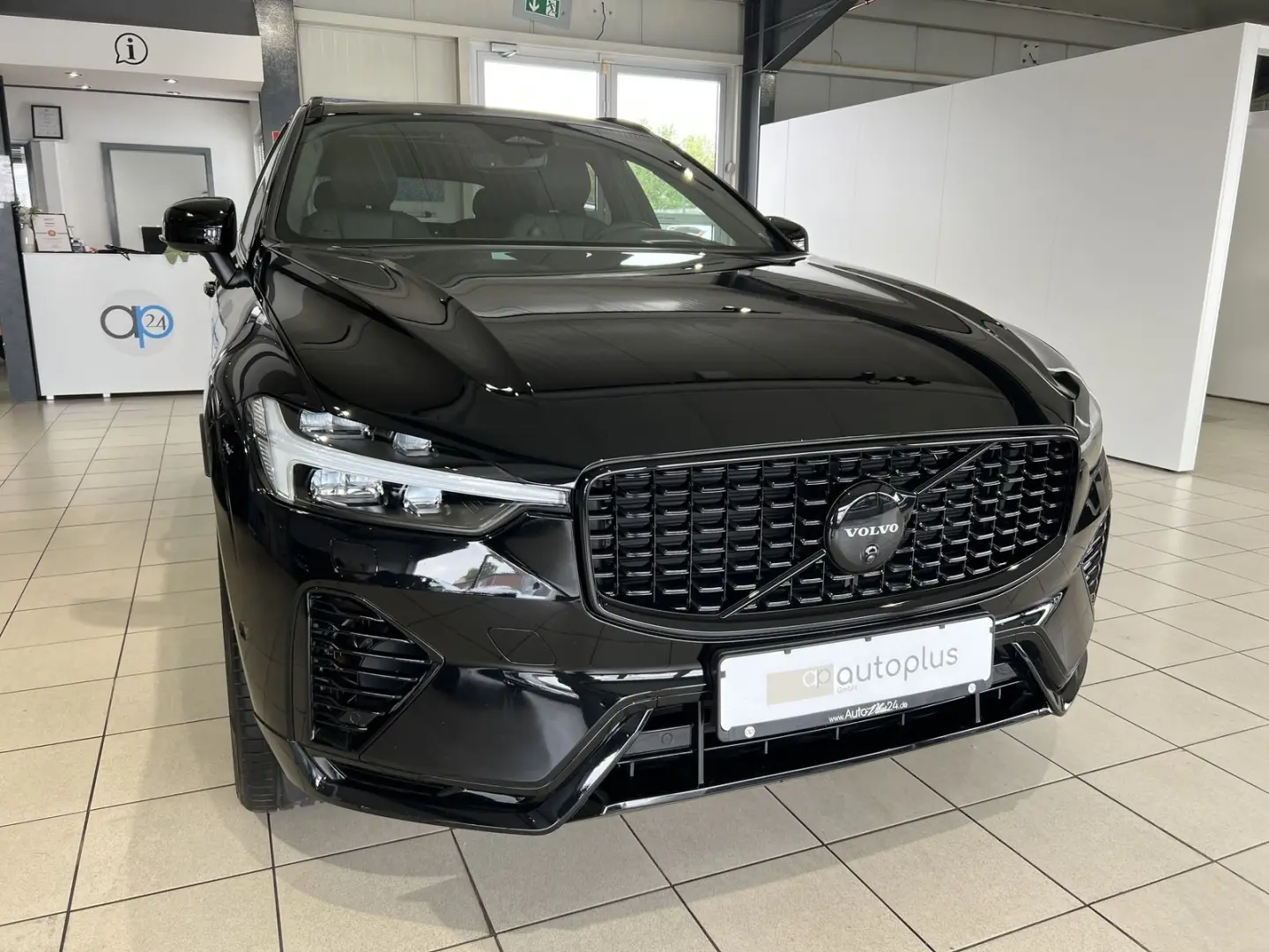 XC60 T8 Ultra Black Edition Recharge AWD Massage