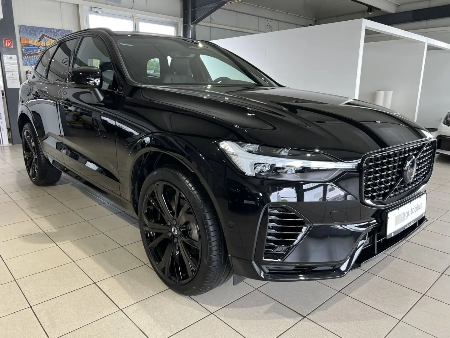 XC60 T8 Ultra Black Edition Recharge AWD Massage