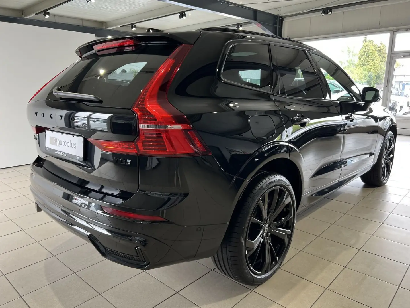 XC60 T8 Ultra Black Edition Recharge AWD Massage