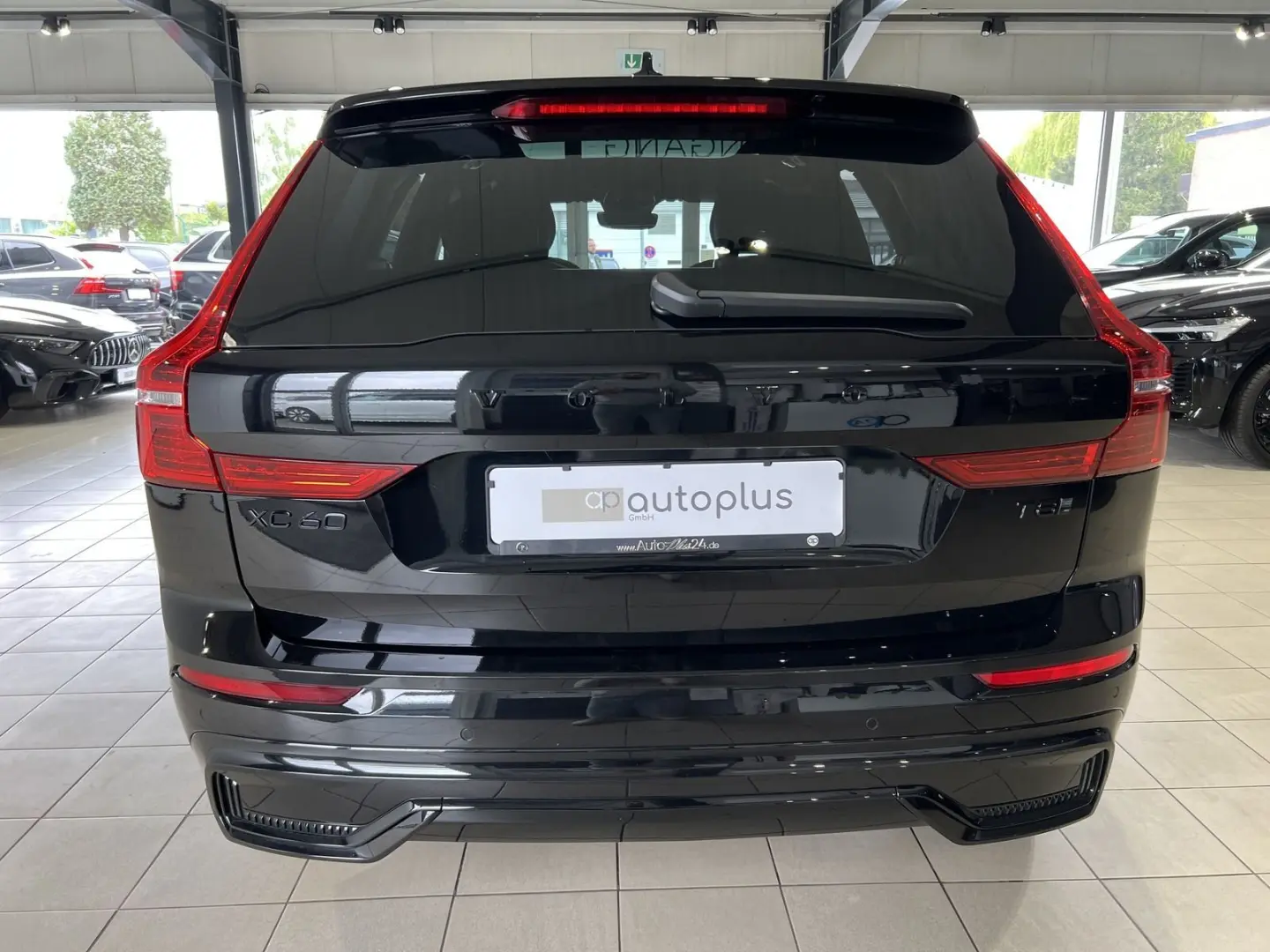 XC60 T8 Ultra Black Edition Recharge AWD Massage