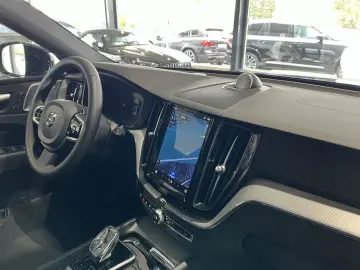 XC60 T8 Ultra Black Edition Recharge AWD Massage