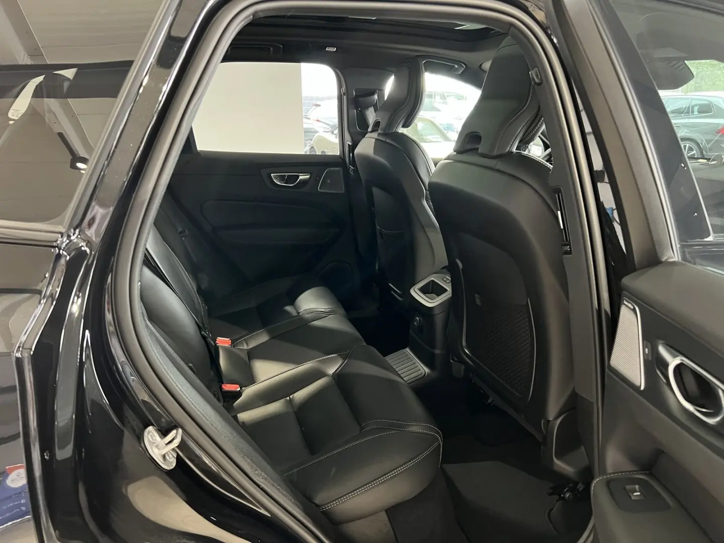 XC60 T8 Ultra Black Edition Recharge AWD Massage