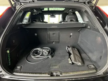 XC60 T8 Ultra Black Edition Recharge AWD Massage
